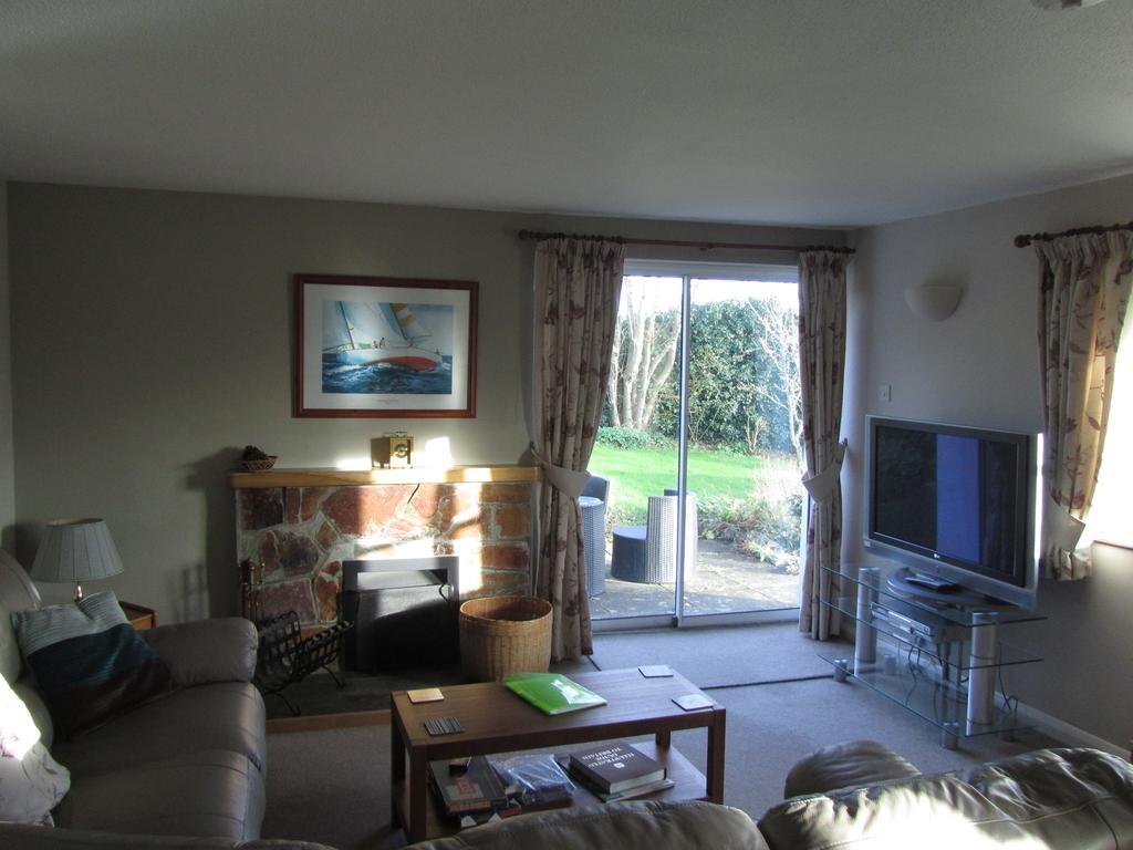 Vine Cottage At Eastleigh Bideford Room photo